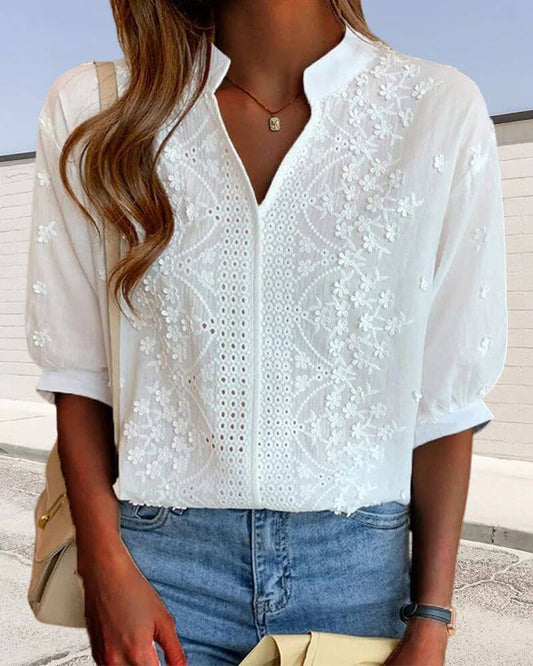 Maia™ – Elegant Bluse med Blomsterbroderi