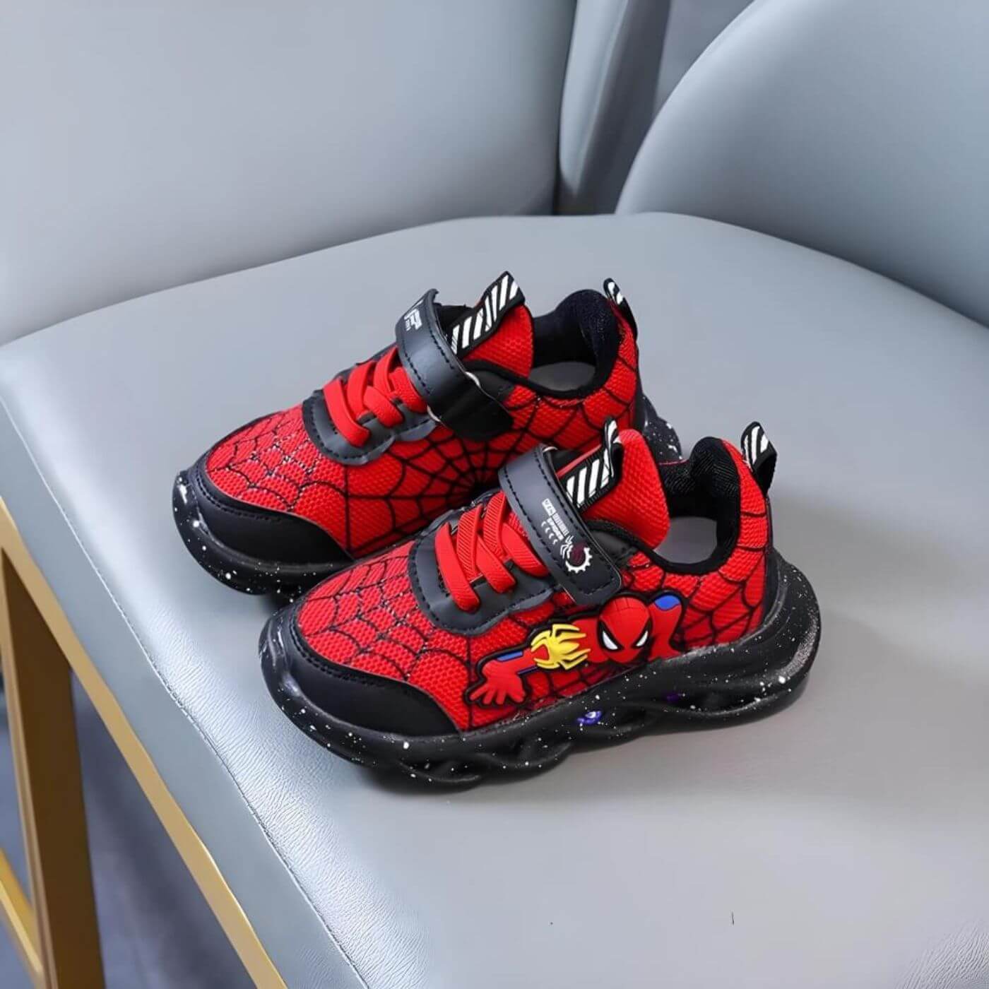 SpiderKickz™ - Superhelt LED-sneakers for Barn
