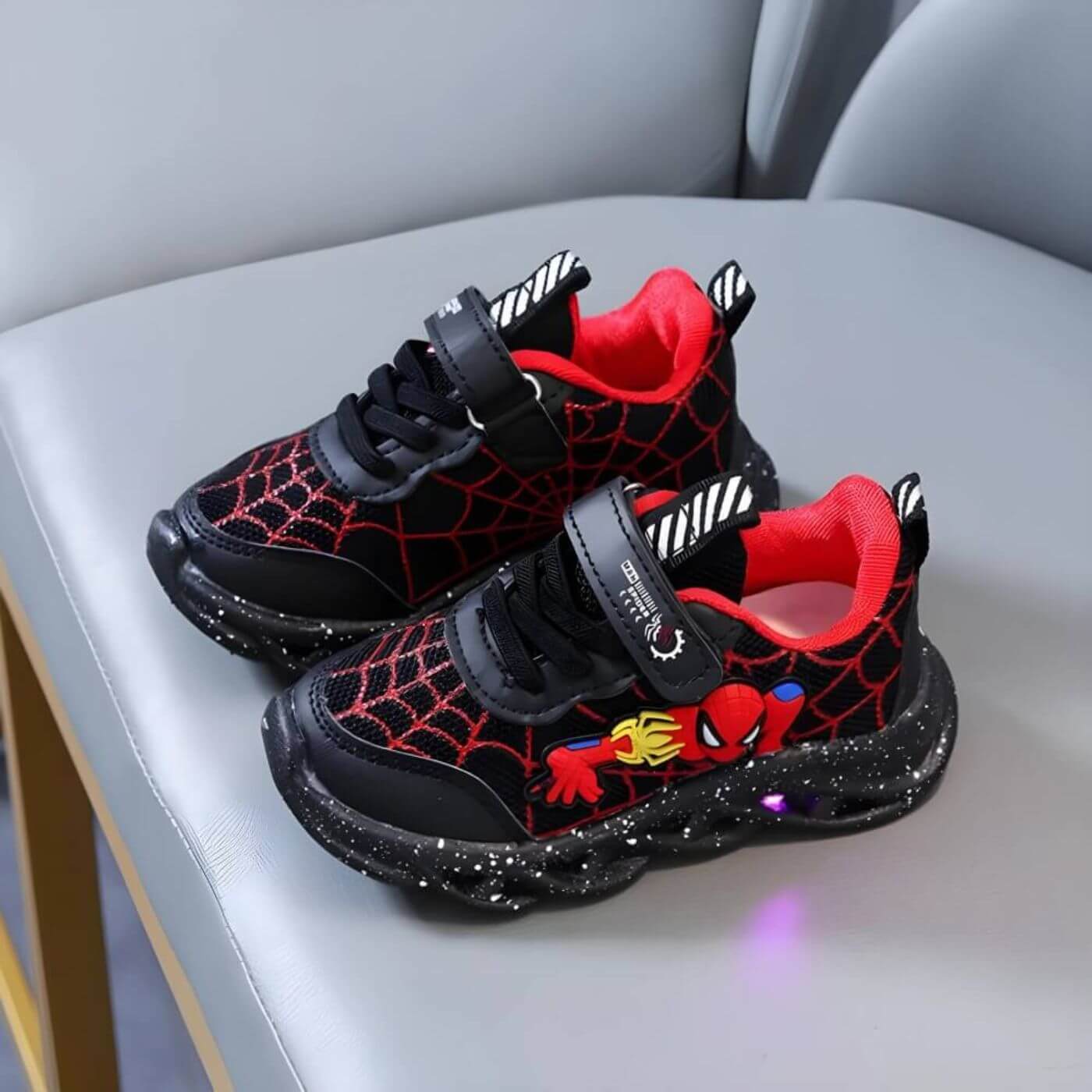 SpiderKickz™ - Superhelt LED-sneakers for Barn